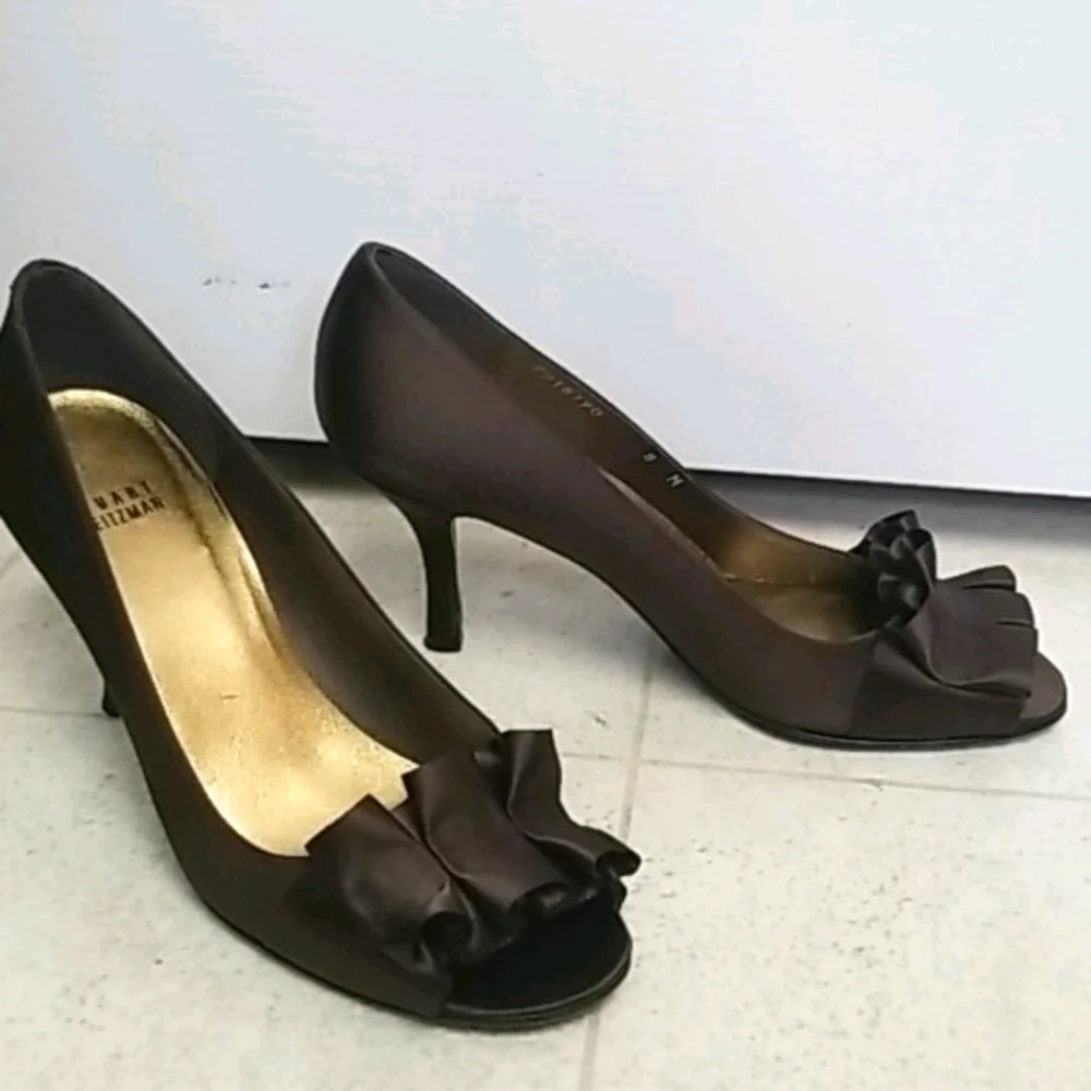 Like New STUART WEITZMAN brown satin peep toe pump